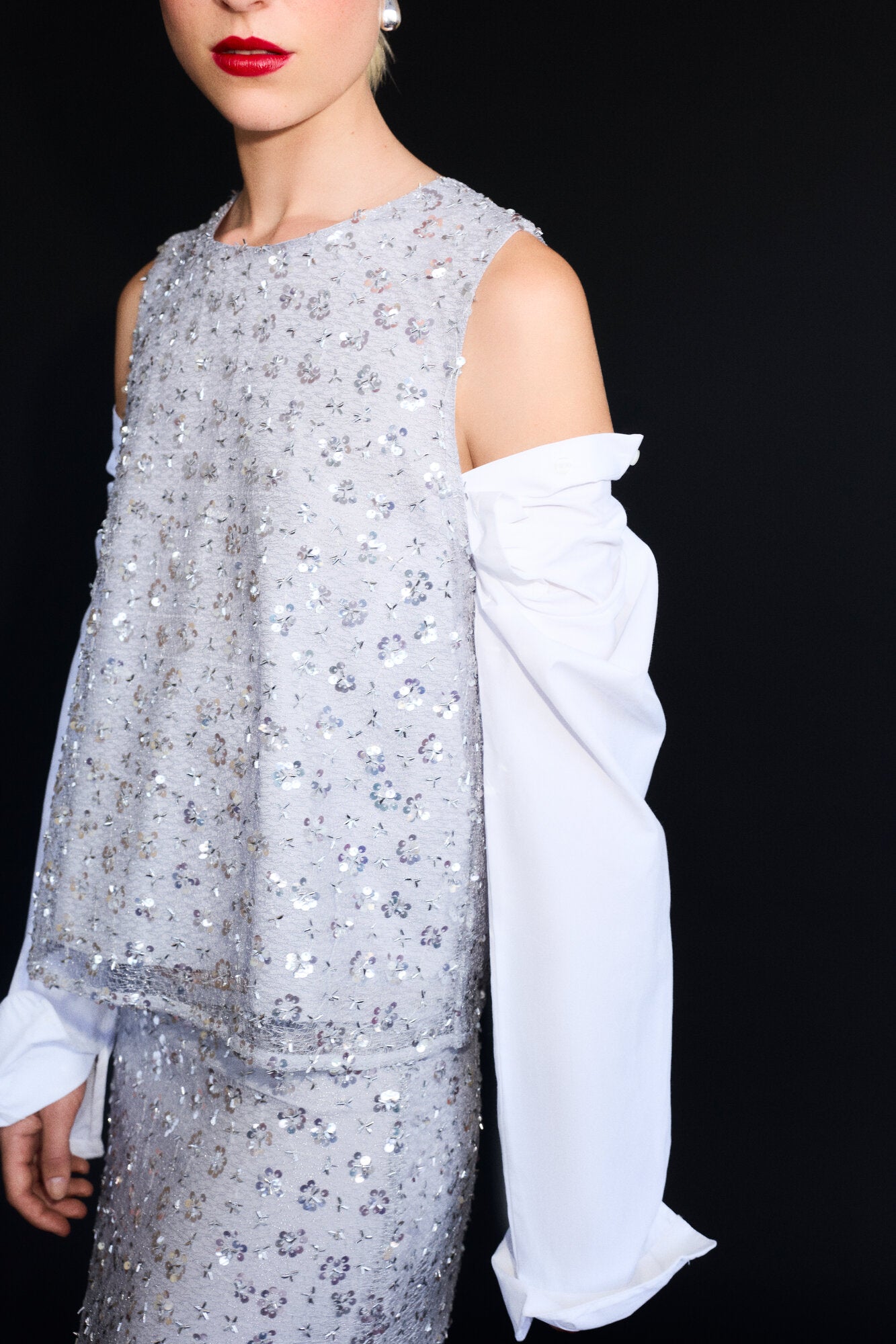 Viglita O-Neck glimmertop – sølvfarvet